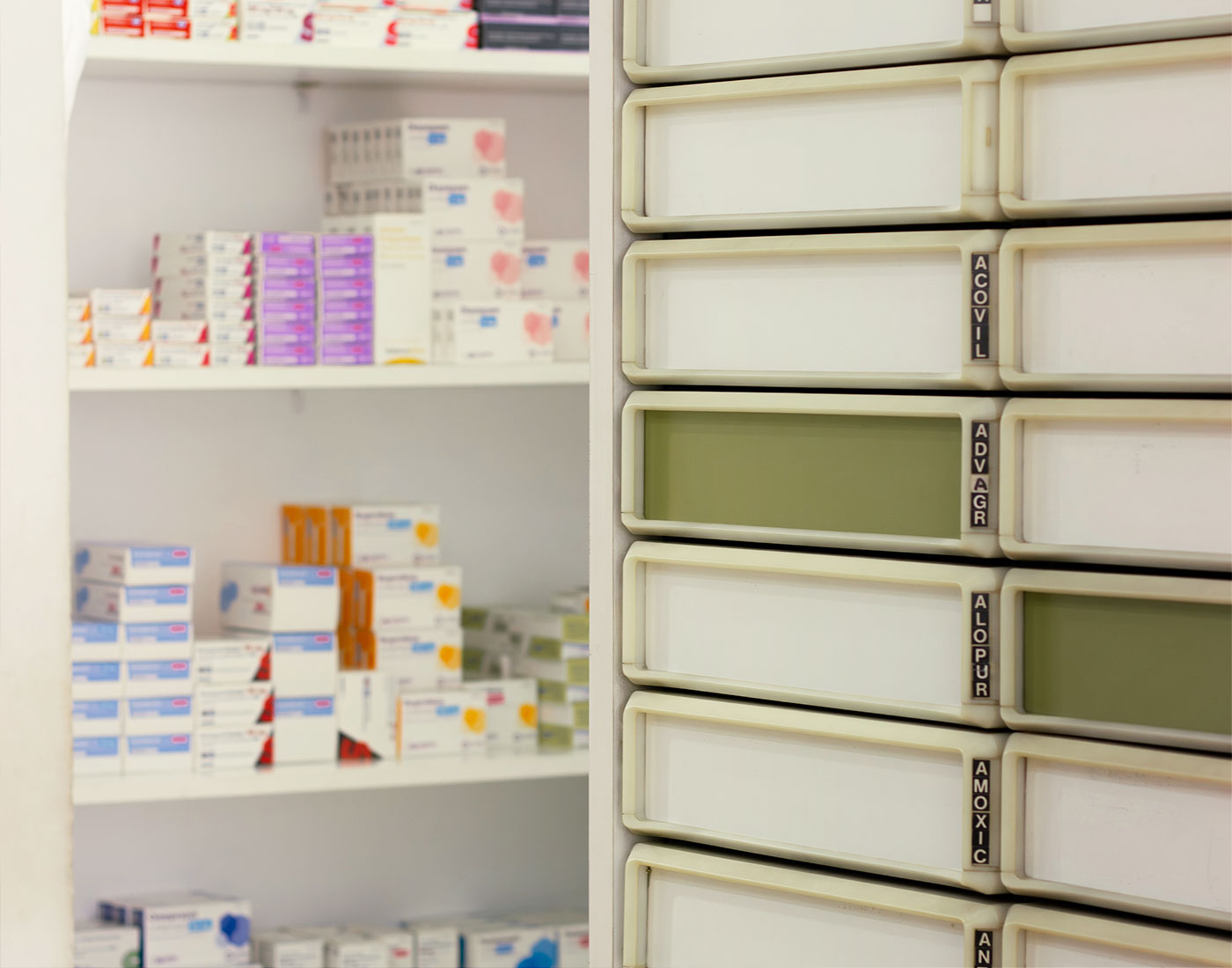 Cajonera de Farmacia en la trastienda de Farmacia Benalúa Alicante