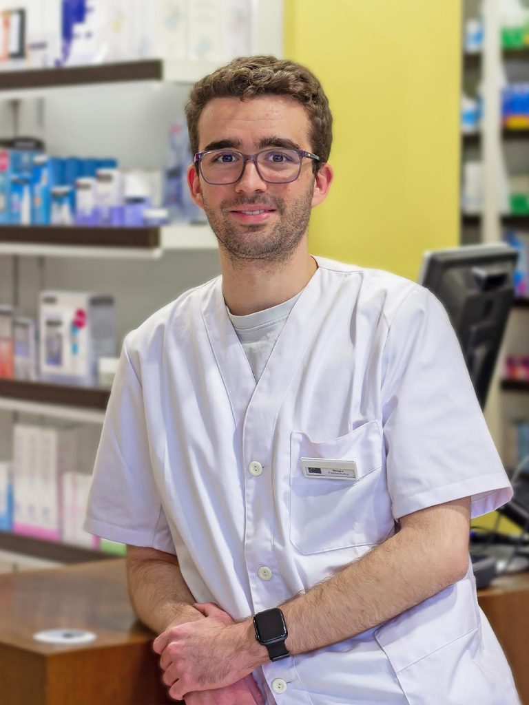 Sergio, farmacéutico titular de la Farmacia Benalúa Alicante